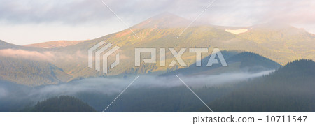 Mountain in sunrise light Mountain in sunrise light 10711547