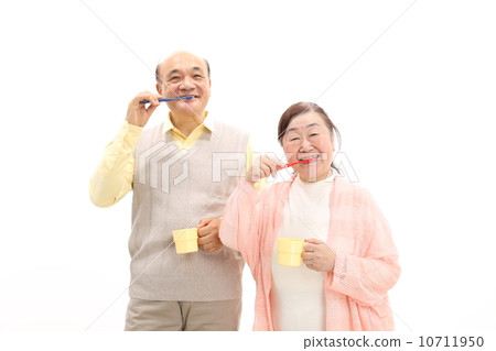 Senior dental health 10711950