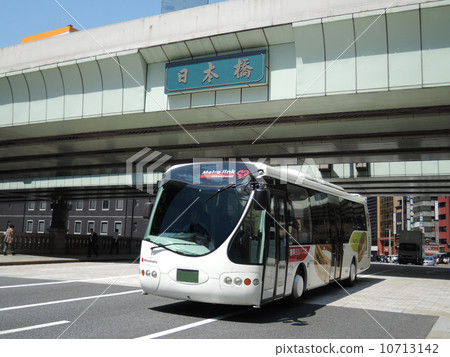 Nihonbashi and Marunouchi shuttle bus (electric car) 10713142