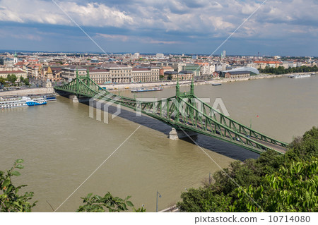 Liberty Bridge in Budapest. Liberty Bridge in Budapest. 10714080