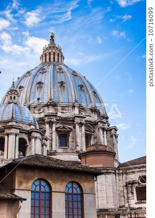 St. Peter's Basilica in Vatican City in Rome, Italy. 10716099