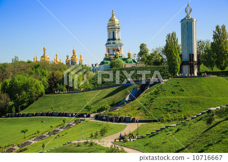 Kiev Pechersk Lavra Orthodox Monastery and Memorial to famine (h Kiev Pechersk Lavra Orthodox Monastery and Memorial to famine (h 10716667