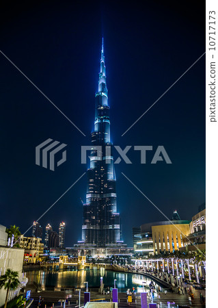View on Burj Khalifa, Dubai, UAE, at night 10717173