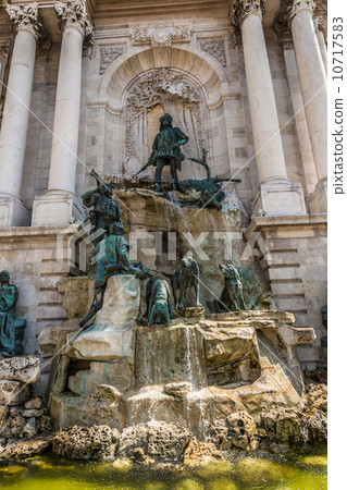 Hunting statue at the Royal palace, Budapest Hunting statue at the Royal palace, Budapest 10717583