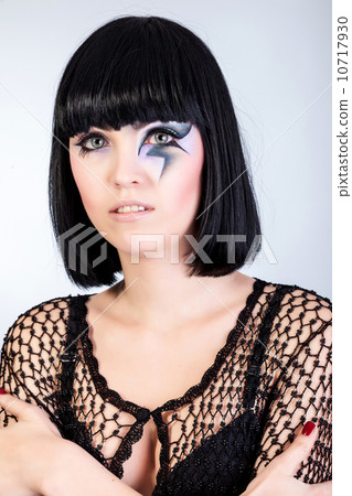 Beautiful woman with fashion makeup Beautiful woman with fashion makeup 10717930