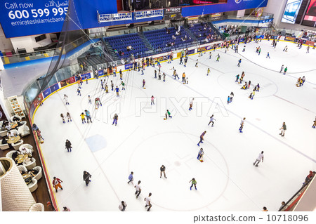 The ice rink of the Dubai Mall 10718096