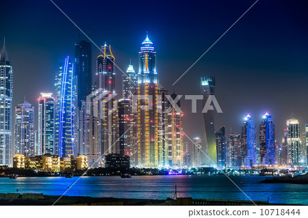 Dubai Marina cityscape, UAE Dubai Marina cityscape, UAE 10718444