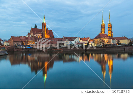 Cathedral Island in the evening Wroclaw, Poland 10718725