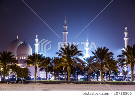 Sheikh Zayed Mosque at night. Abu Dhabi, United Arab Emirates Sheikh Zayed Mosque at night. Abu Dhabi, United Arab Emirates 10718806