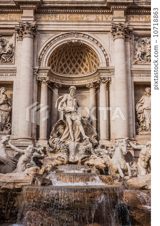 Trevi Fountain - famous landmark in Rome 10718863