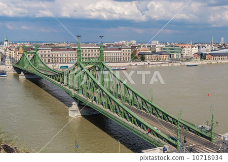 Liberty Bridge in Budapest. Liberty Bridge in Budapest. 10718934
