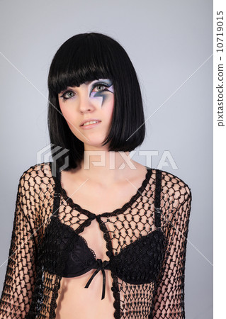 Beautiful woman with fashion makeup 10719015