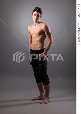 Portrait of young bodybuilder man Portrait of young bodybuilder man 10719543