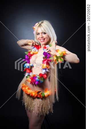 Studio portrait of lovely girl in hawai costume 10720052