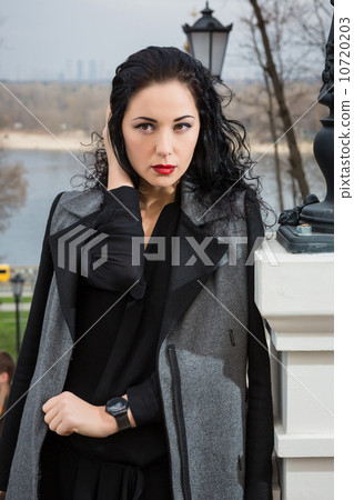 Portrait Of Young Smiling Beautiful Woman Portrait Of Young Smiling Beautiful Woman 10720203