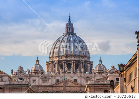 St. Peter's Basilica in Vatican City in Rome, Italy. 10720618