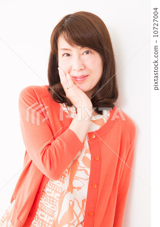 Portrait middle women 10727004