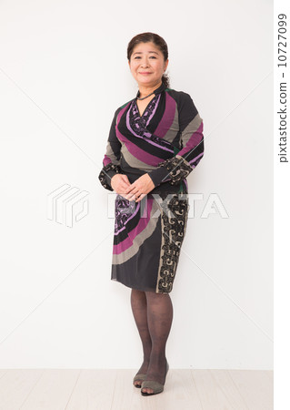 Senior women portrait Senior women portrait 10727099