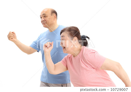 Senior couple running 10729007