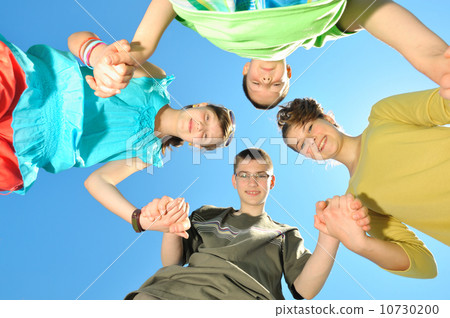 Four children against the sky 10730200