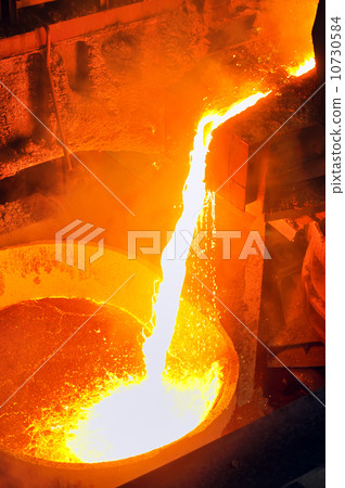 Pouring of liquid metal 10730584