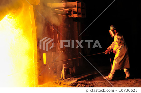 worker with hot steel 10730623