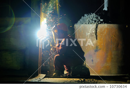 Welder works 10730634