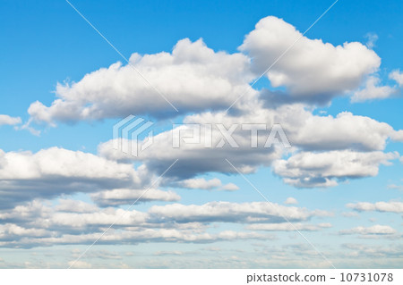 white and grey fluffy clouds in blue sky in spring 10731078