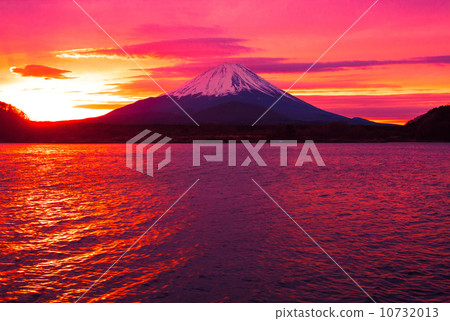 Fuji in sunrise and Shimodake Lake 10732013