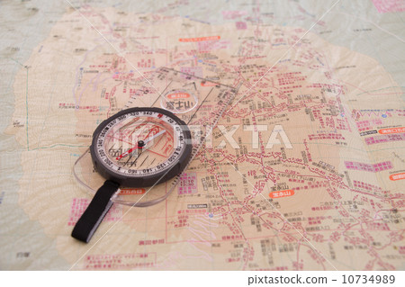 地圖和指南針 地圖和指南針 10734989