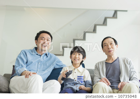 Three generation family Three generation family 10735048