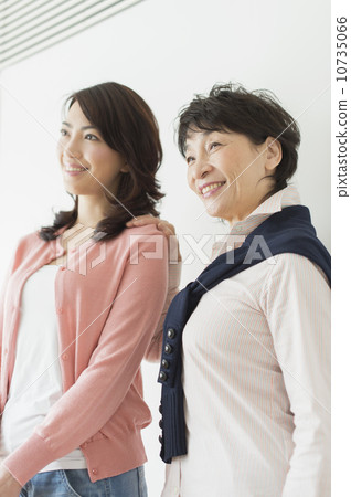 Three generation family Three generation family 10735066