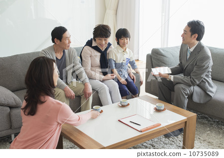 Three generation family 10735089