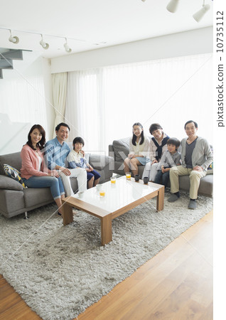 Three generation family 10735112