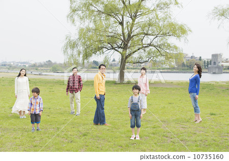 Three generation family 10735160