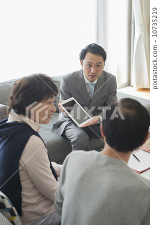 Three generation family 10735219