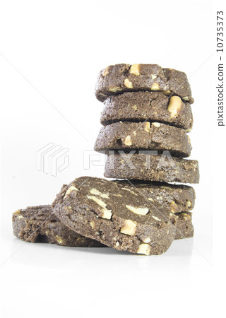 Chocolate and peanut cookies 10735373