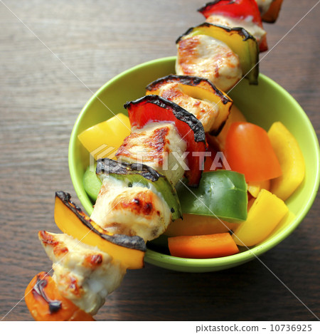 Grilled chicken kabob with pepper Grilled chicken kabob with pepper 10736925