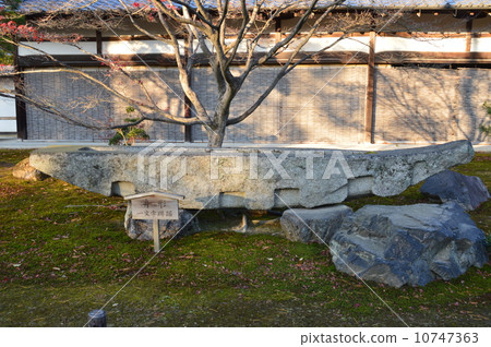 "Kaito stone" of Kinkakuji (Kita Ward, Kyoto City) 10747363