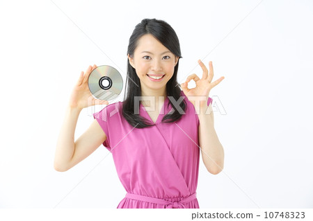 Media · Young lady 10748323