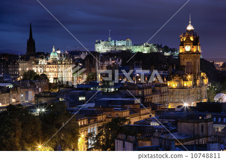 sunset over night Edinburgh, Scotland 10748811