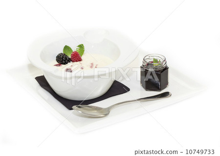 semolina with jam on a white background in the restaurant 10749733