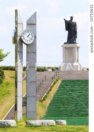 Azu no Oka景觀與Kumabe Minema的雕像 10750632