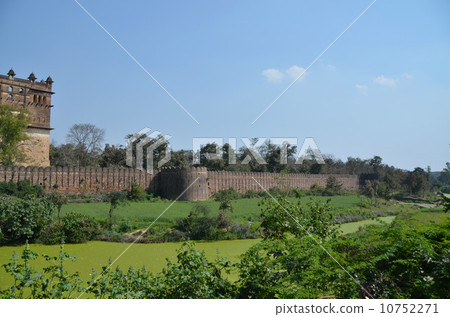 Long-standing walls built along the Vitorova of Orcia's Raj Mahal Long-standing walls built along the Vitorova of Orcia's Raj Mahal 10752271