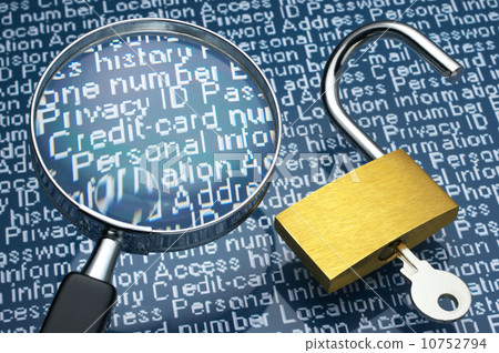 洩露個人信息。解鎖的掛鎖和放大鏡。 10752794