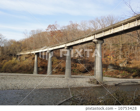 The iron bridge of the old national rail Shirasubu line The iron bridge of the old national rail Shirasubu line 10753428