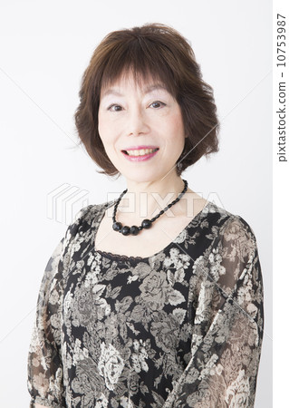 Senior women portrait 10753987