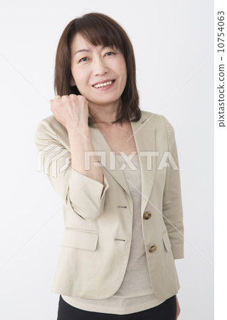 Senior women 10754063