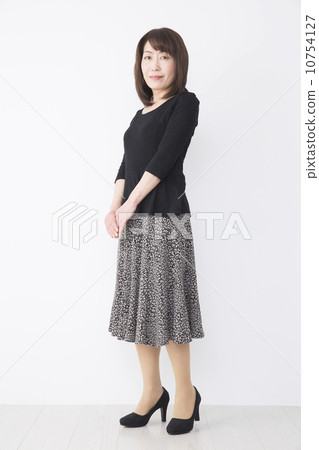 Senior women Senior women 10754127