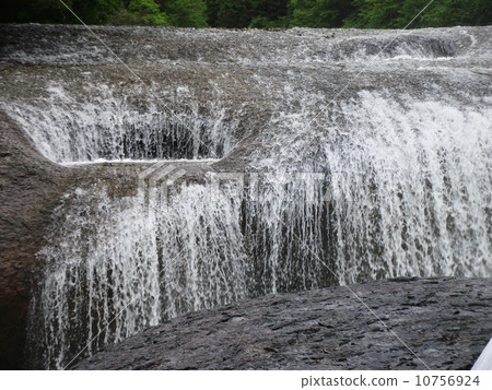 由於前一天下雨，廢墟谷正在上升 10756924